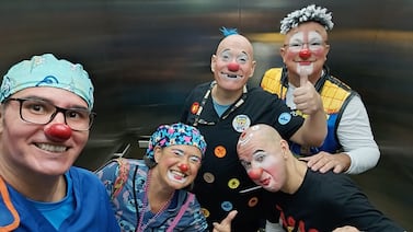 “Mantequilla” y “Payasos con propósito”: así llevan alegría a pacientes de quimioterapia en Costa Rica