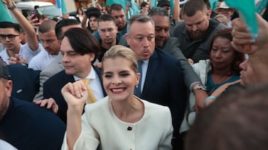 ¿Quiénes compraron bonos del partido de Laura Fernández en diciembre? Vea la lista completa, una sola persona compró casi ₡100 millones