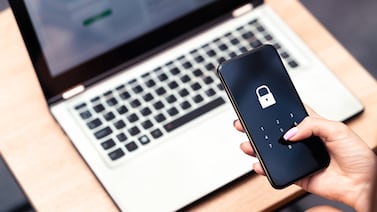 Los peligros al comprar en línea en ‘marketplace’, redes sociales, apps o encuentros de entregas de artículos. Vea cómo cuidarse