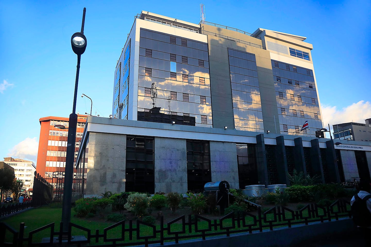 Banco Central reduce la TPM en 25 puntos base y la ubica en 5,75% ...