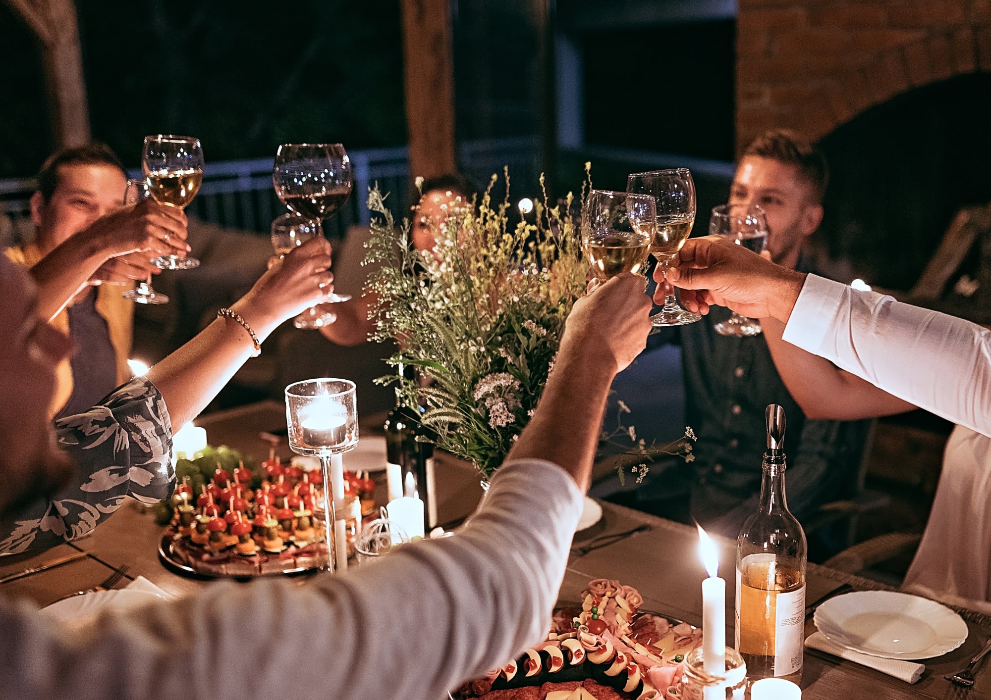 ¿Va para una fiesta navideña del trabajo? Tome en cuenta estas recomendaciones antes de ir: su reputación está en juego | Canva Pro