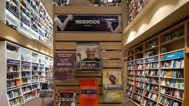 Motos, energía solar y ahora libros: el grupo detrás de la negociación por Librería Internacional y qué dice Juan Carlos Rojas
