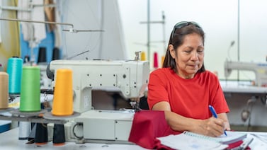 Programa ofrece capacitación y capital semilla a emprendimientos liderados por adultos mayores: le contamos cómo ser parte