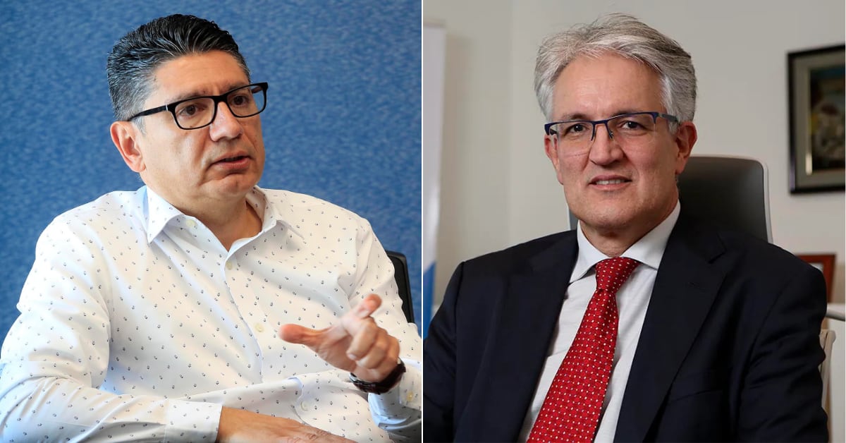 Dos hombres en una fotocomposición. UNo de traje y corbata. Ambos usan lentes