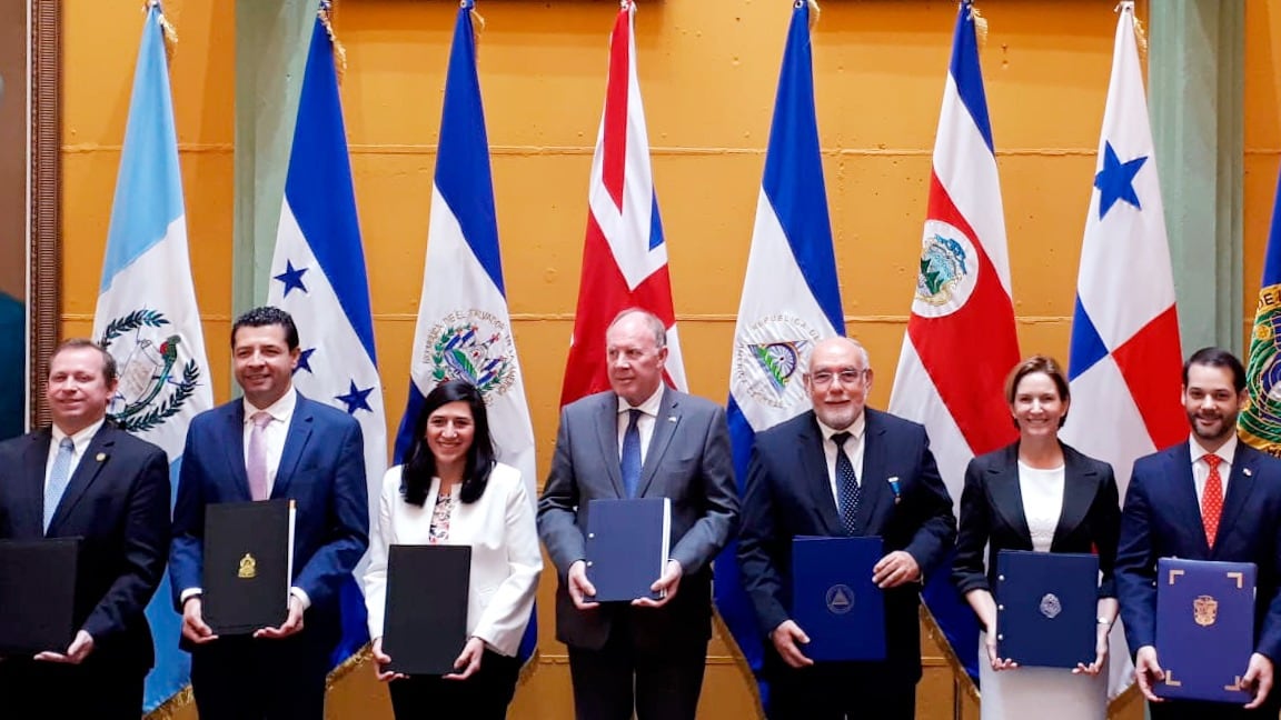 Firma acuerdo con Reino Unido