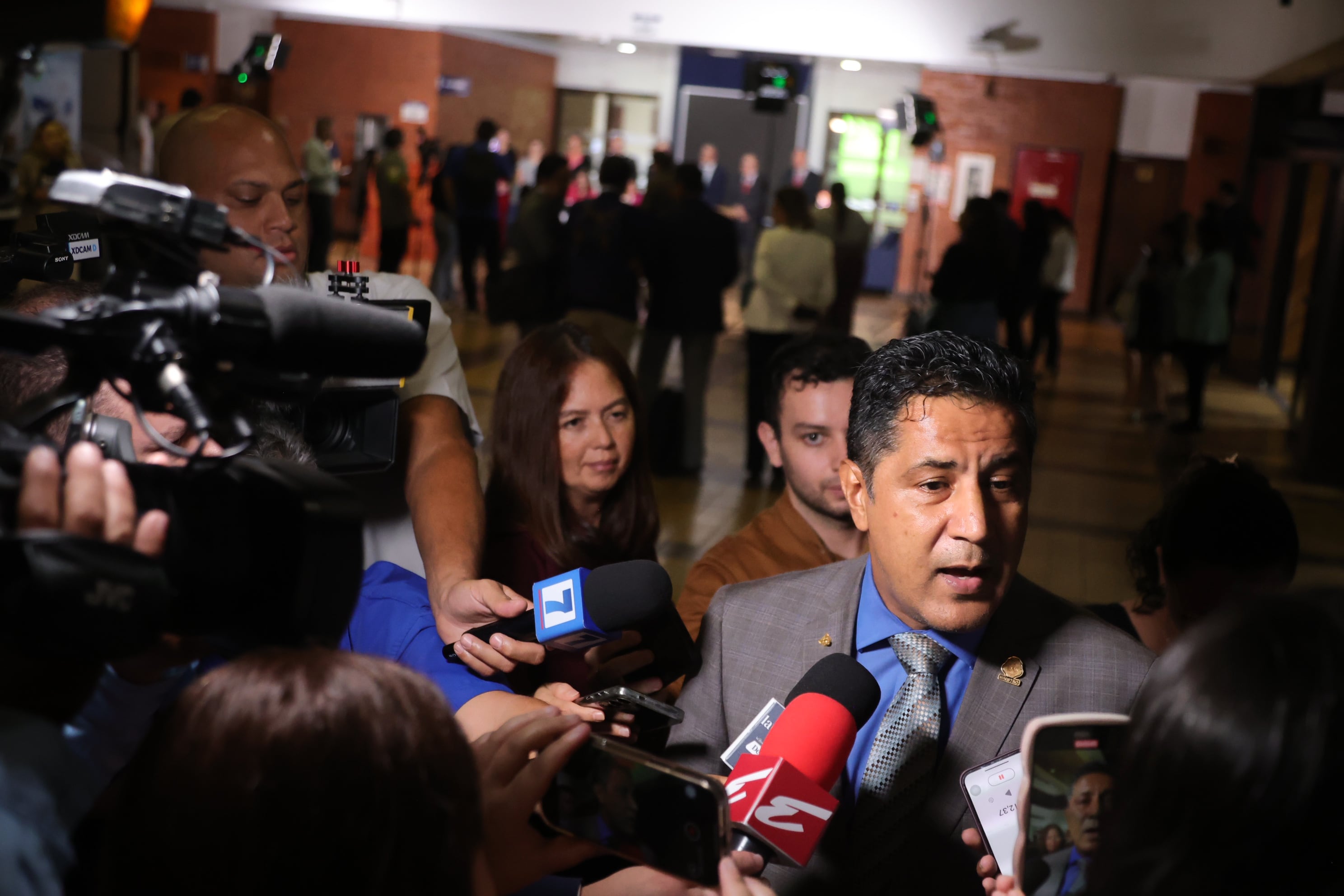 24/06/2025/ Los jerarcas de Educación, Leonardo Sánchez; de Hacienda, Nogui Acosta; de Mideplán, Marta Esquivel, y del Micitt, Paola Nájera, Maria Estrada durante conferencia de prensa en el cuarto encuentro para negociar el FEES 2026. /foto John Durán
