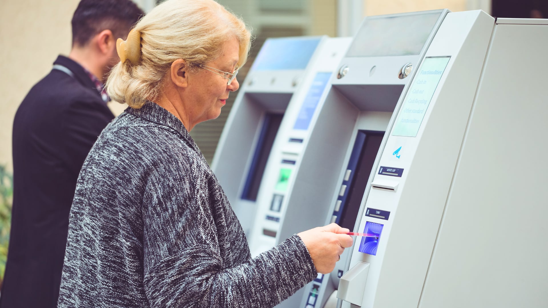 La CCSS confirmó el depósito de pensión de setiembre para el martes 30. Afiliados deben revisar su cuenta bancaria antes del giro.