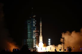 China envía un astronauta al espacio para un año en su camino a la Luna
