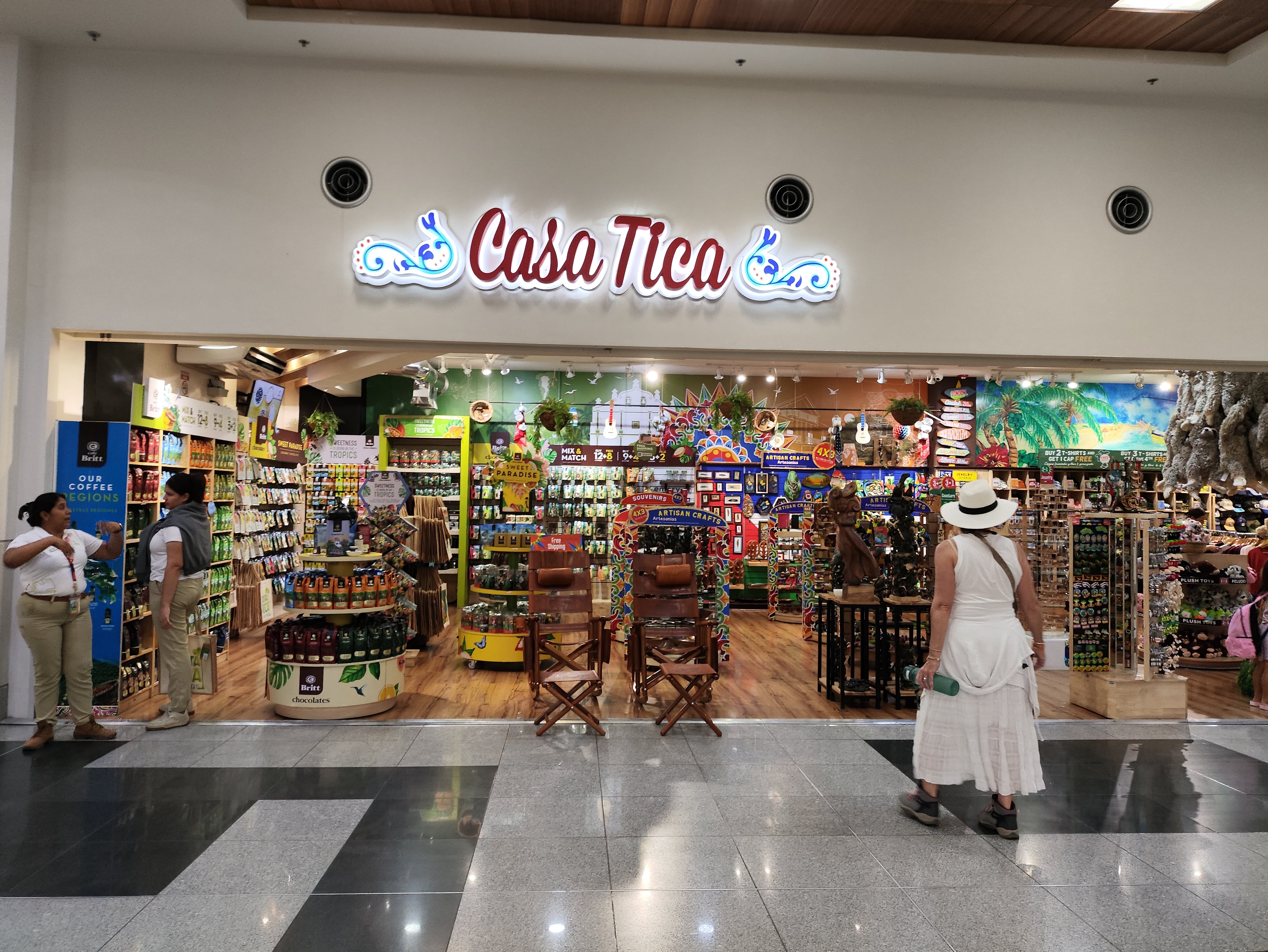 Interior del aeropuerto Internacional Daniel Oduber, en Liberia, Guanacaste.