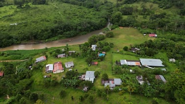 Autoridad del canal de Panamá pretende construir un embalse, pero campesinos se niegan a abandonar tierras