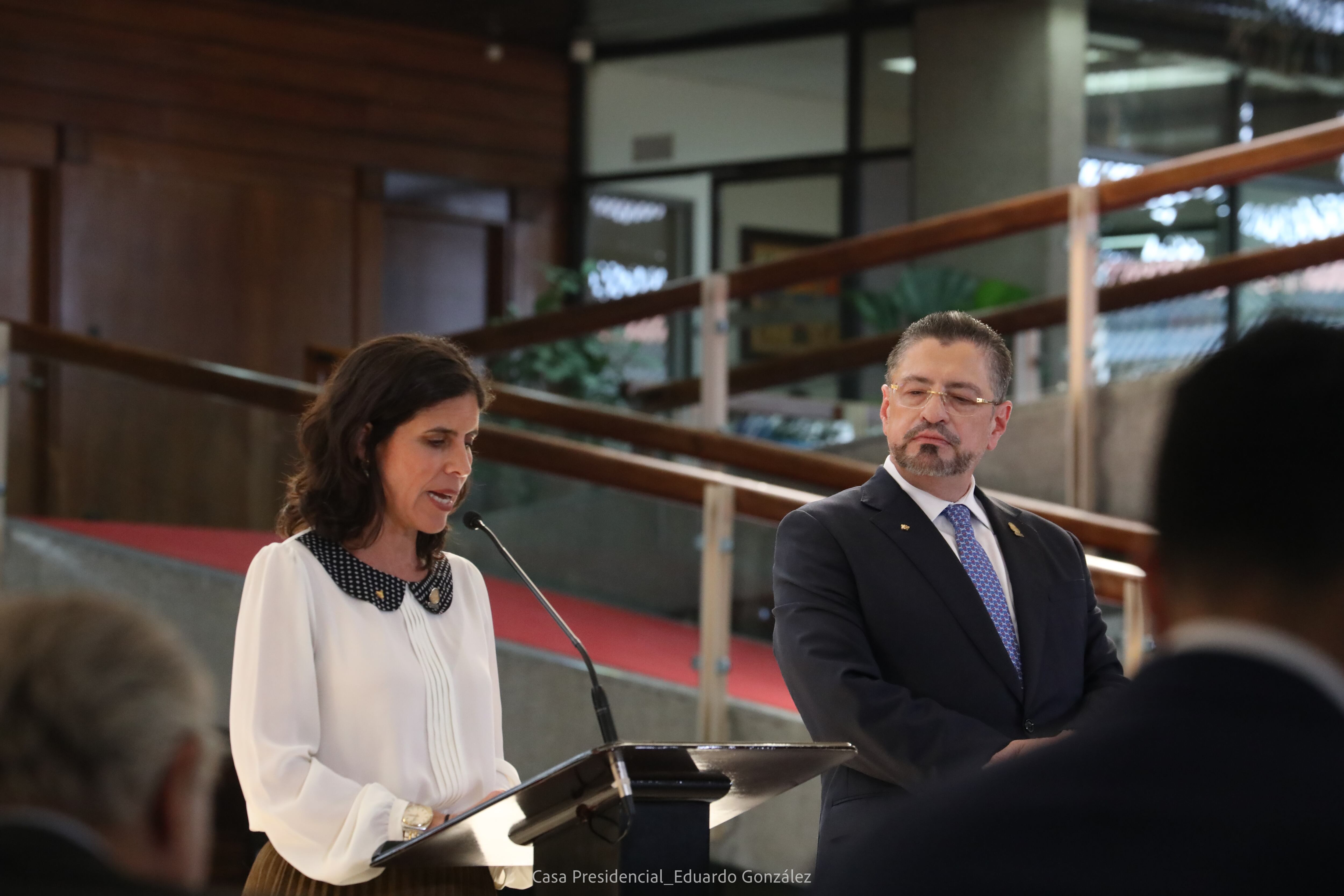 Imágenes de la conferencia de prensa del gobierno de Rodrigo Chaves del 2 de abril del 2025.