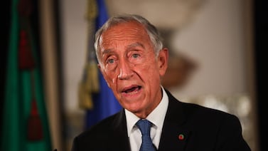 Presidente de Portugal abre consultas para eventual adelanto electoral