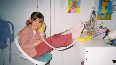 ¿Quiere separar a sus hijos de las pantallas? Teléfonos fijos resurgen como alternativa para que niños socialicen sin smartphones