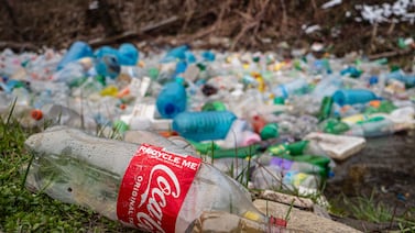 Residuos plásticos de Coca-Cola en océanos llegarán a 600.000 toneladas en 2030, según estudio