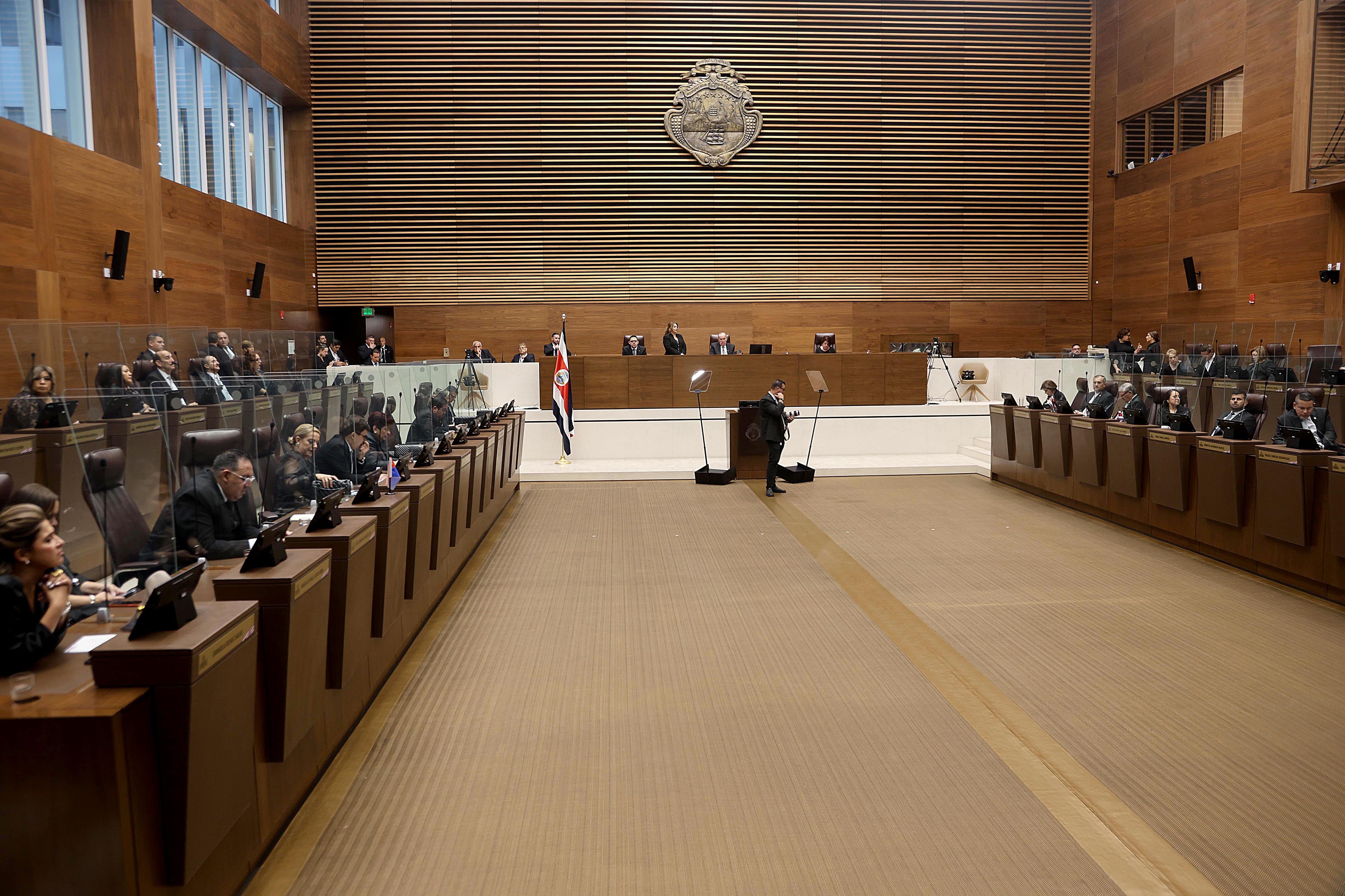 01/05/2024     Asamblea Legislativa. Sesión Solemne Primero de Mayo. Elección y cambio de directorio legislativo. Diputados despidieron a Jorge Dengo, quien renunció a su cargo para atender tema de salud que afecta su núcleo familiar . Foto: Rafael Pacheco Granados