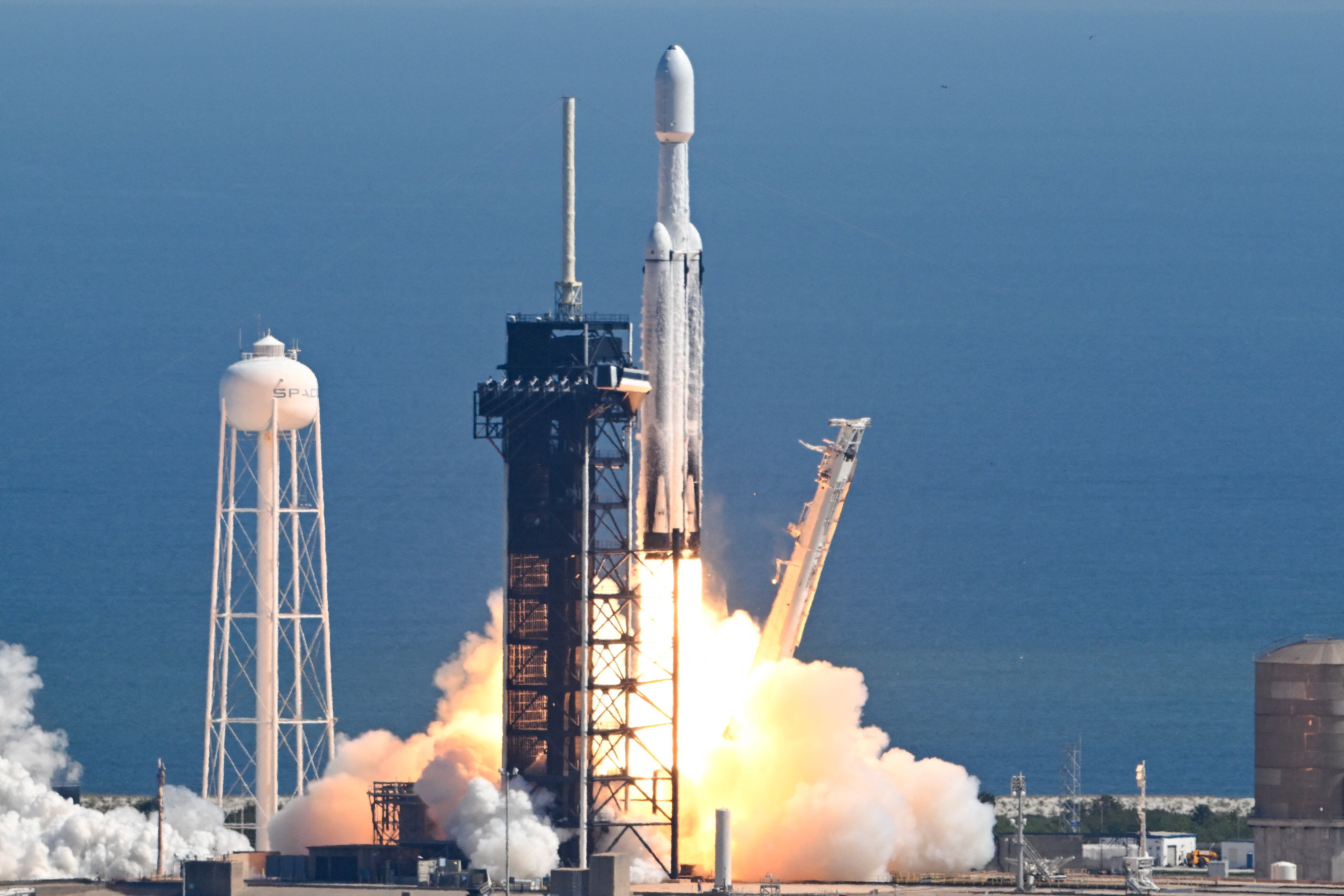 La sonda Europa Clipper analizará la habitabilidad de la luna Europa con 50 sobrevuelos, en busca de agua, elementos químicos y energía.
