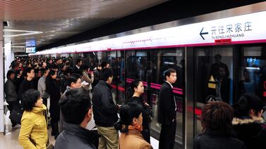 China recorta tasas clave que sirven como referencia para préstamos a hogares y empresas con el objetivo de estimular su economía