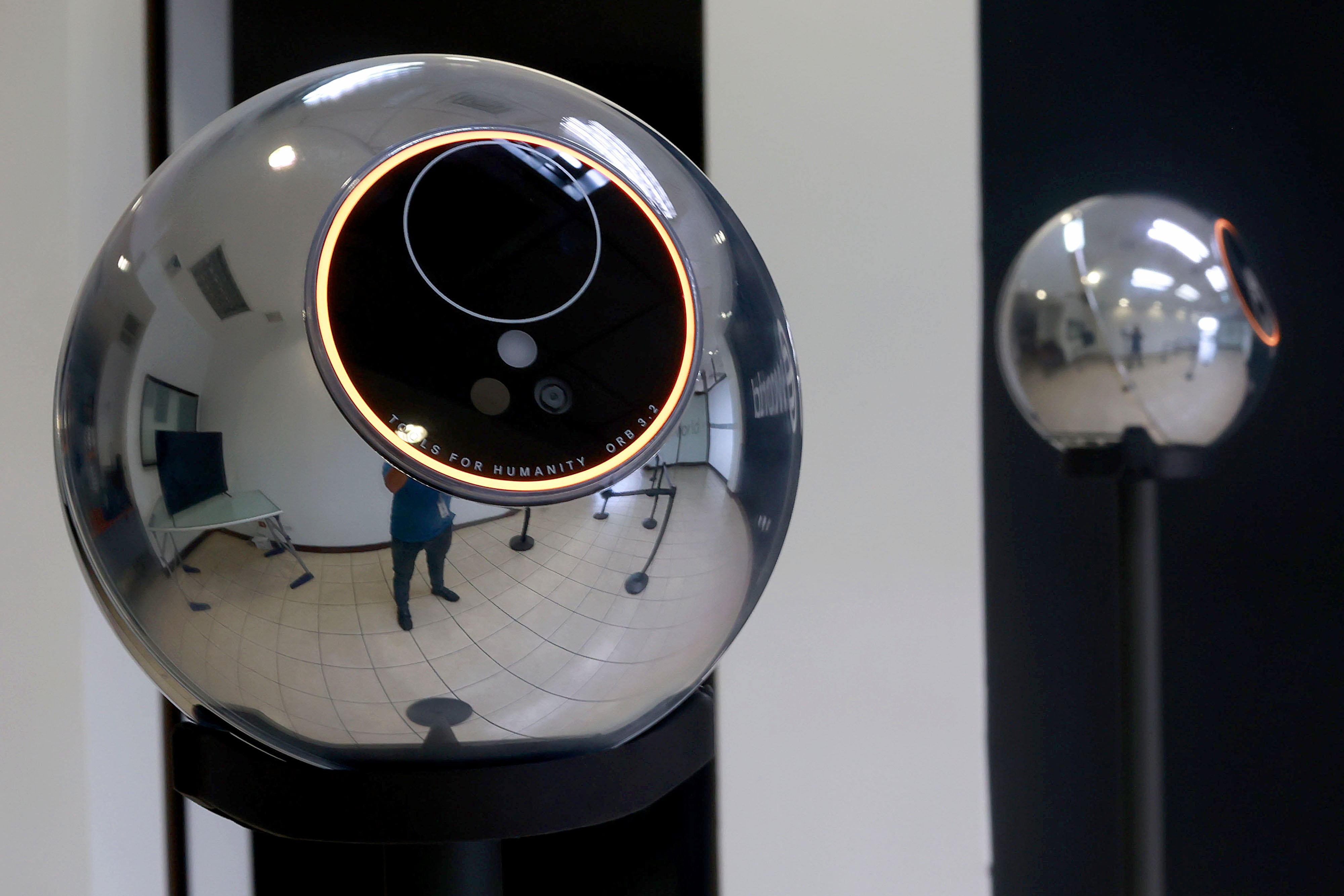 Dispositivo tecnológico llamado Orb