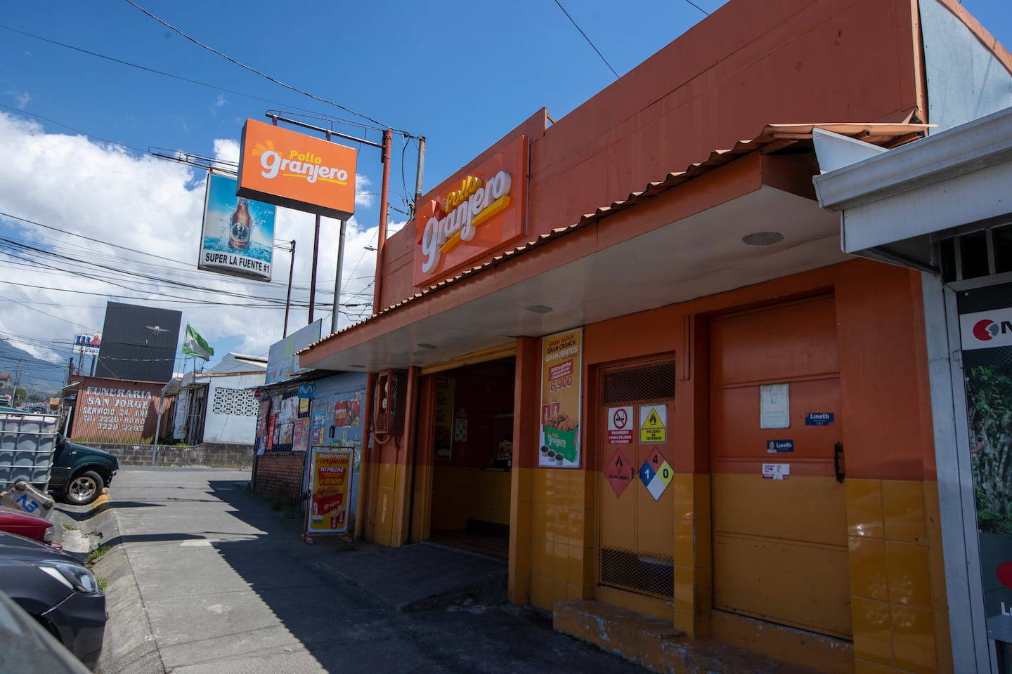 Un cierre inesperado: las lecciones que deja la salida de Pollo Granjero del mercado costarricense