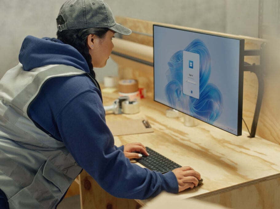 Windows 11, Microsoft