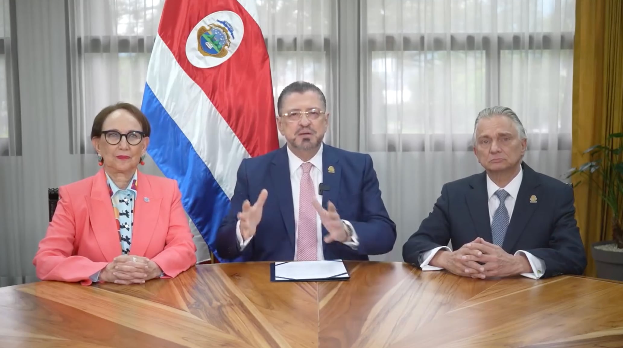 Rebeca Grynspan, Rodrigo Chaves y Arnoldo André.
