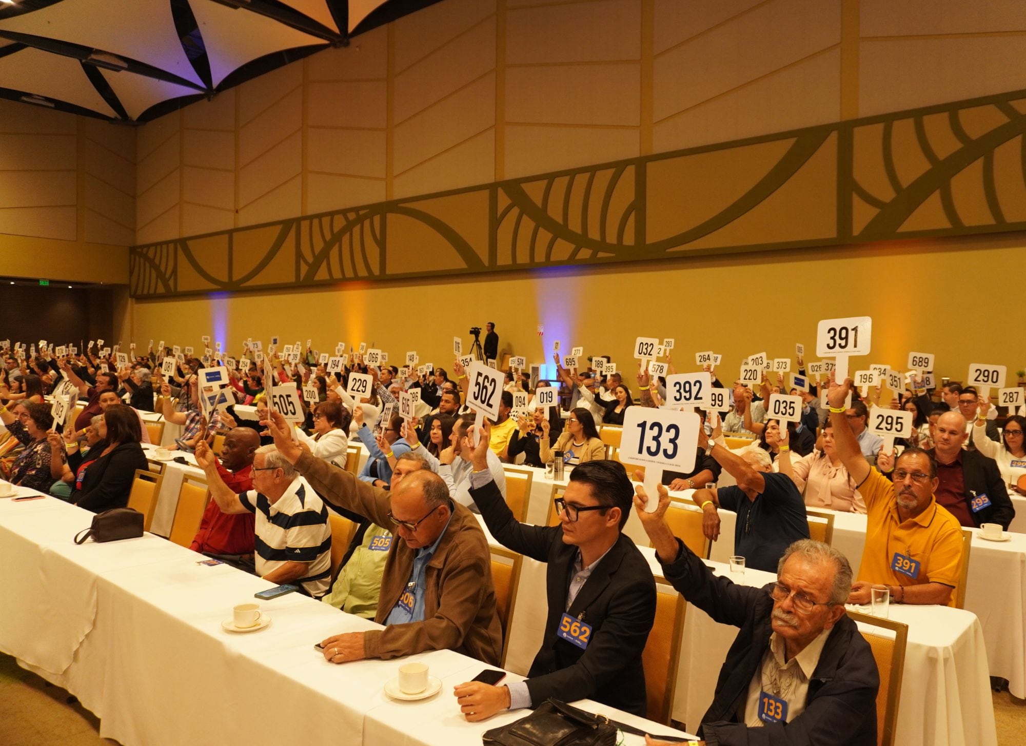 Asamblea de delegados de Coopenae votó a favor de la absorción de CoopeAnde.