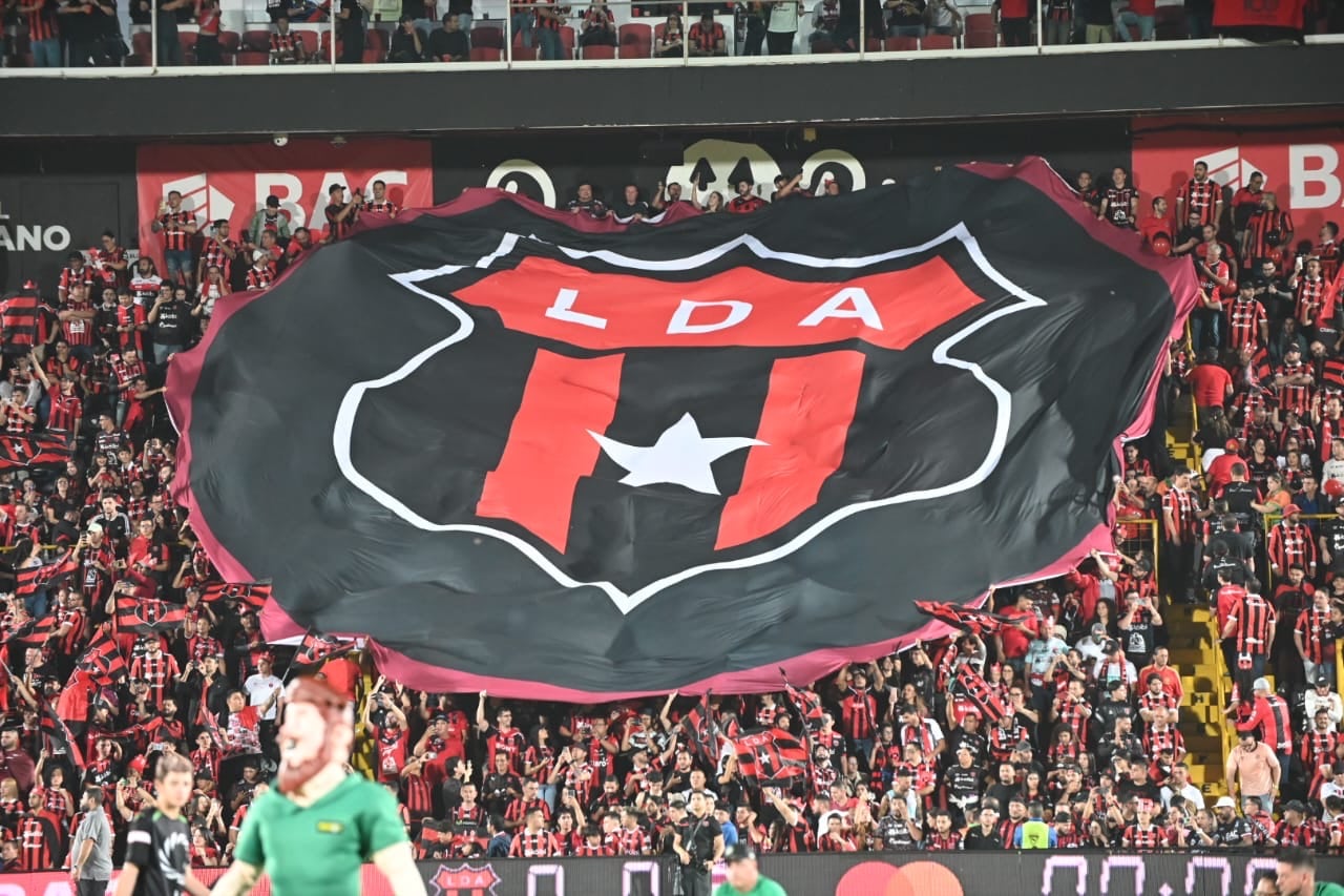22/05/2024/ Juego entre  Liga Deportiva Alajuelense vs Saprissa por el partido de ida por la final de l Liga Promerica en el estadio Alejandro Morera Soto / Foto Albert Marín