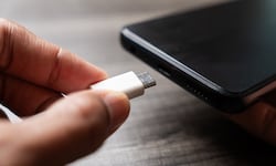 Por qué se calienta el celular cuando está cargando