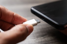 Por qué se calienta el celular cuando está cargando