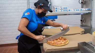 ¿Pizzas grandes a menos de ȼ4.000? Vea la oferta de los restaurantes y por qué las que ofrecen a esos precios