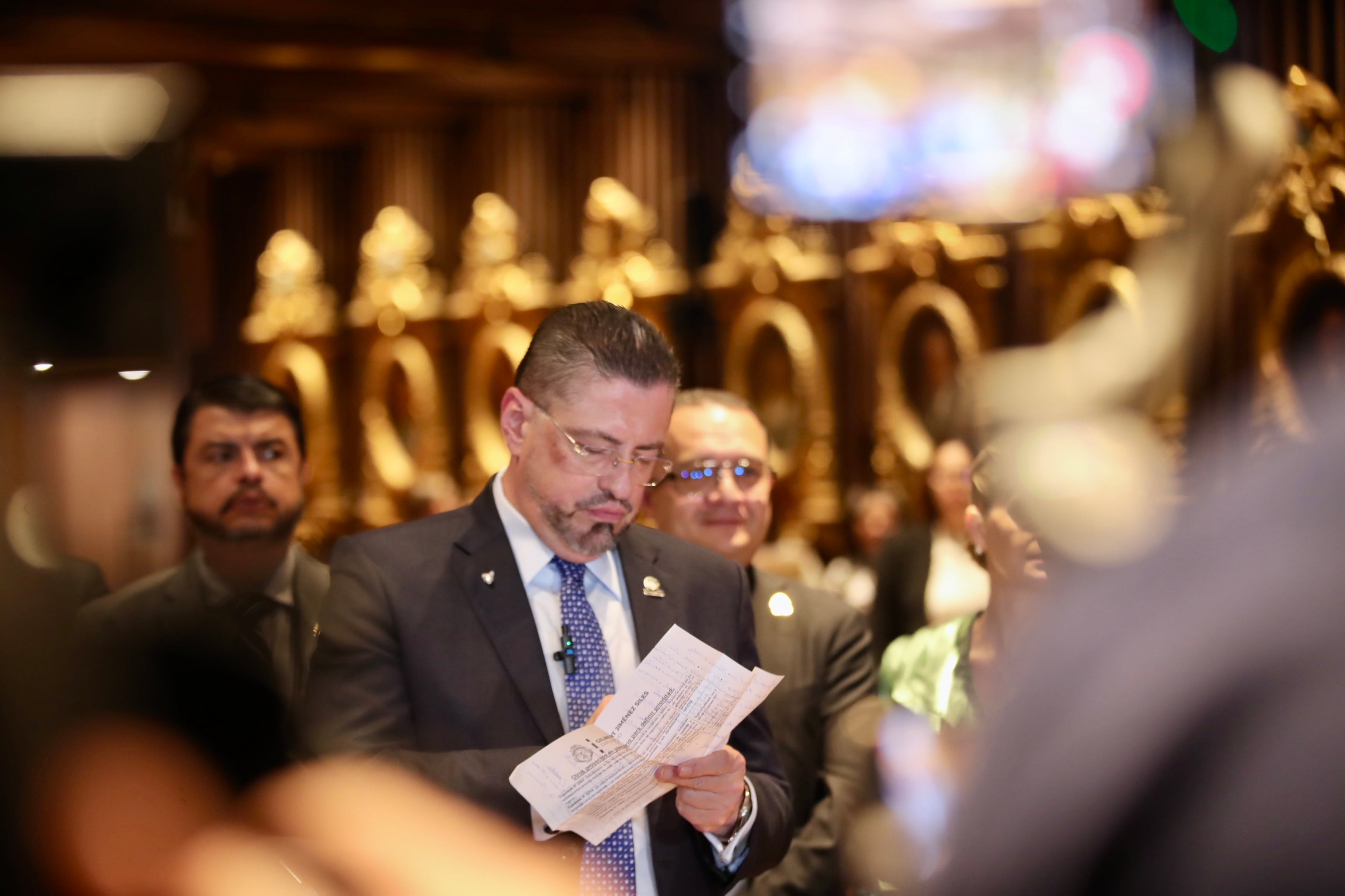 Reunión de supremos poderes para seguridad