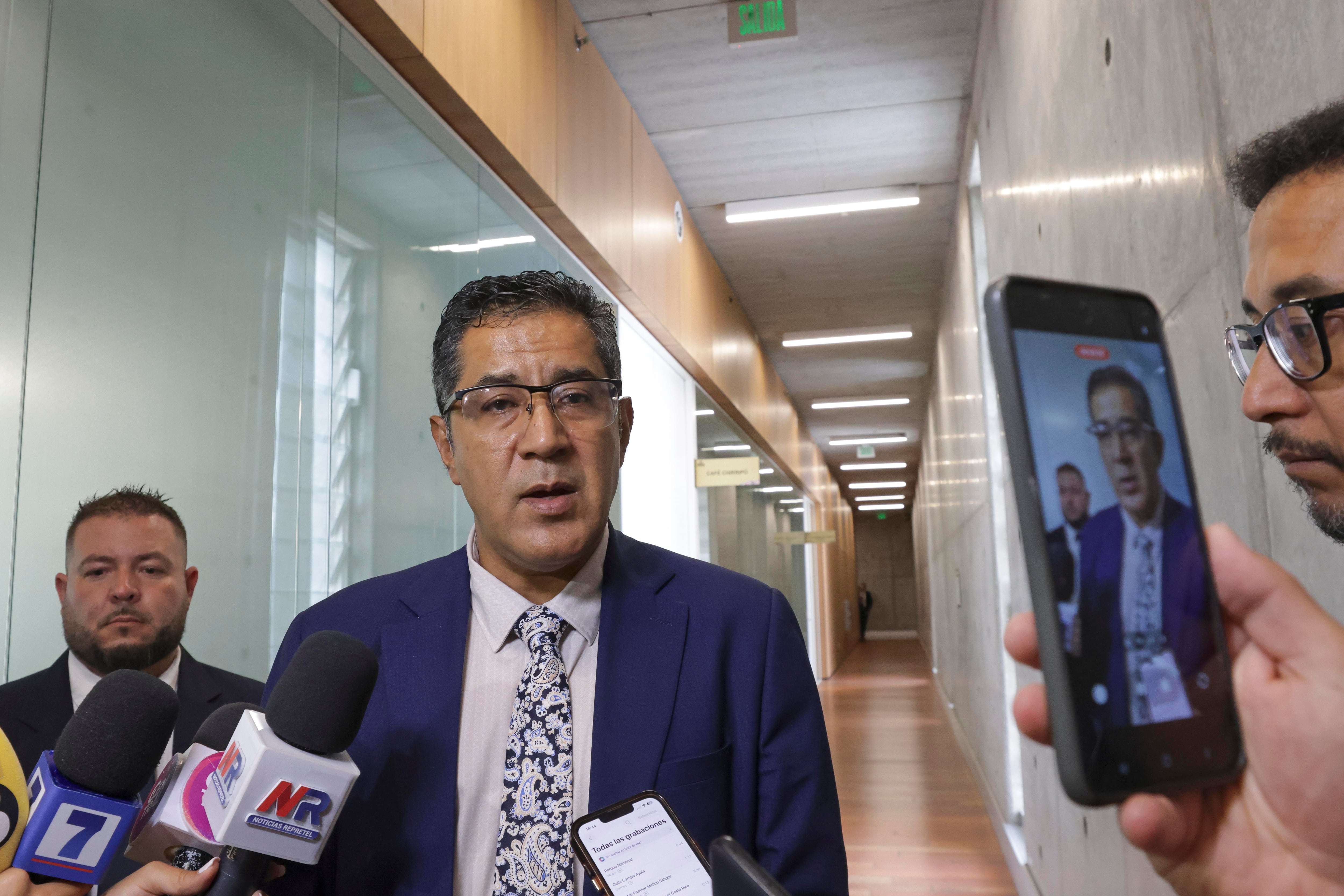 Reunión del Ministro de la Presidencia con la fracción oficialista