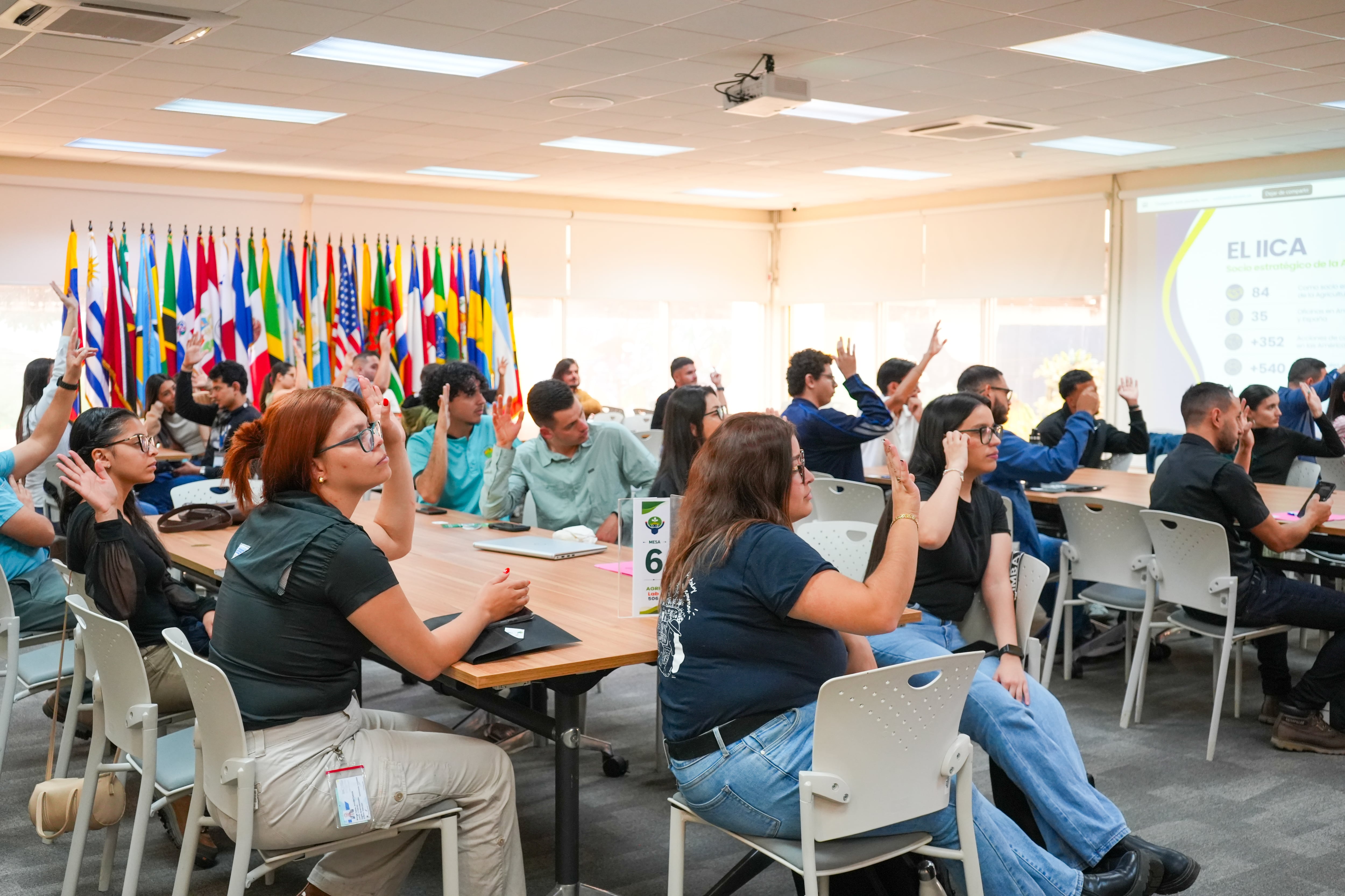Jóvenes reunidos en AgriTalk, primer paso de AGRI Lab 506