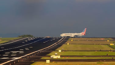 Pasajeros en ventana, primero: United Airlines implementará nueva forma de abordaje