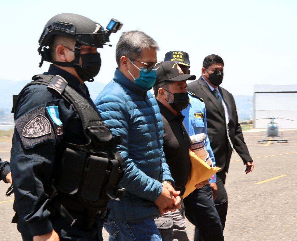 El expresidente Juan Orlando Hernández fue entregado a agentes de la DEA el 21 de abril del 2022.