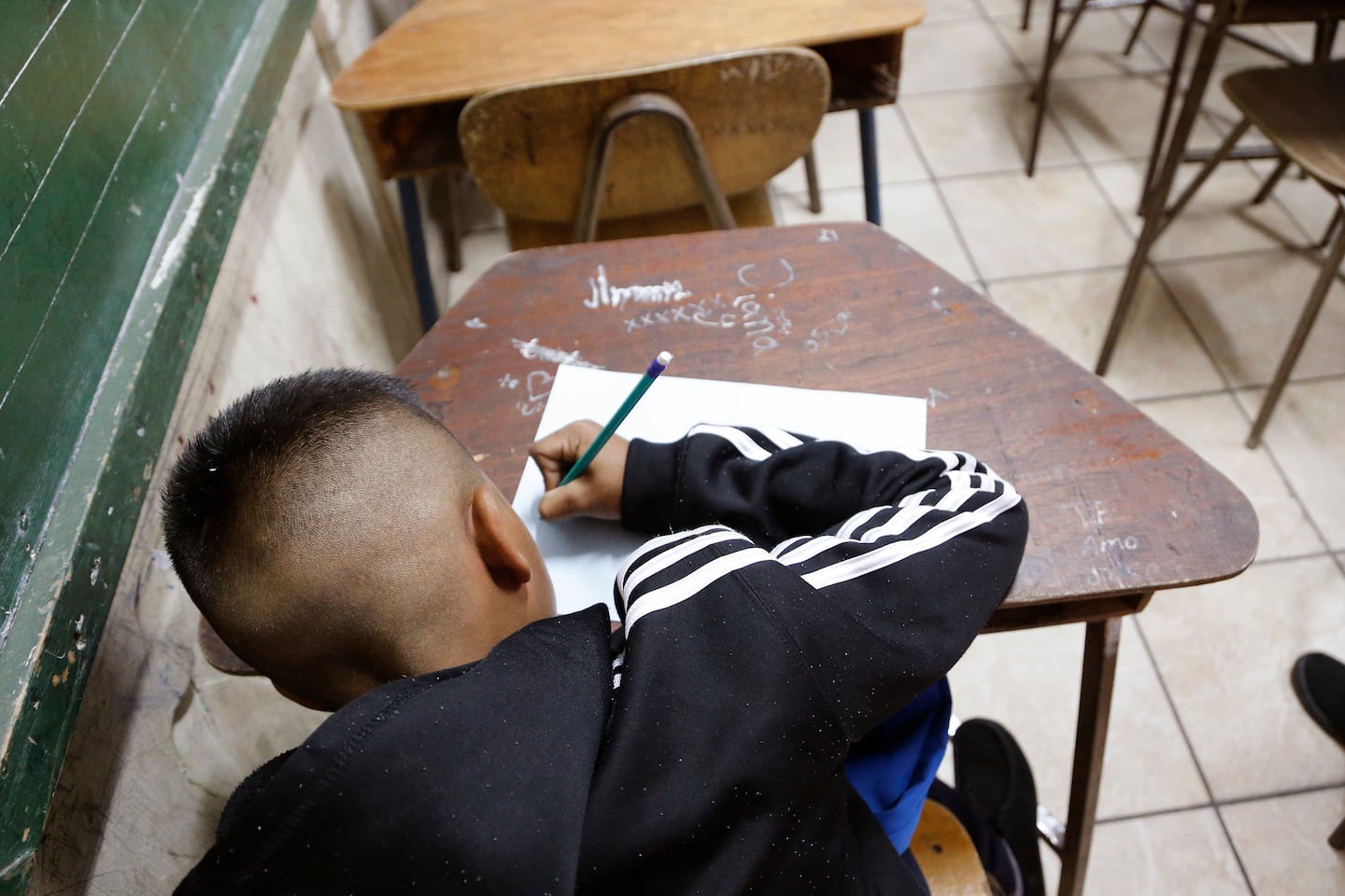 Editorial: vergonzosa caída de la educación tica