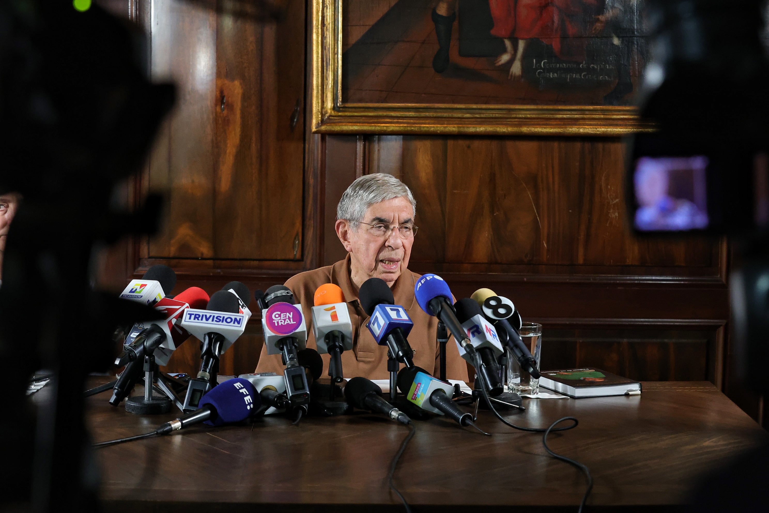 Conferencia de prensa brindada por el señor Ex Presidente de la República de Acosta Rica en relación a la cancelación de la visa americana / Foto John Durán