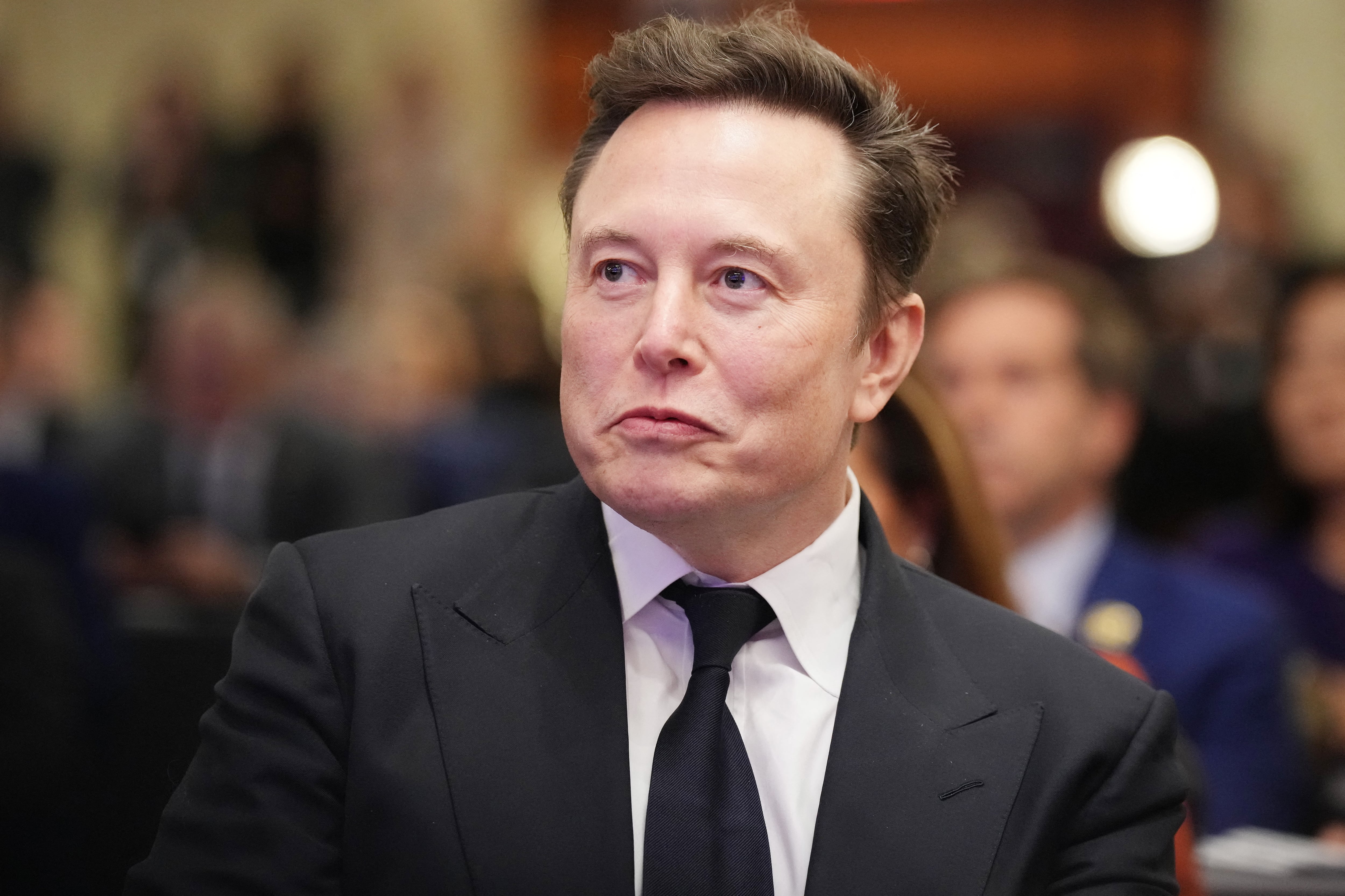 Elon Musk en una reunión en el Capitolio con Donald Trump, en el contexto de su rol actual como líder de una comisión de eficacia gubernamental.