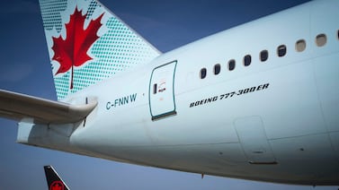 Auxiliares de vuelo de Air Canada se declaran en huelga y paralizan el servicio; aerolínea da esta recomendación a los viajeros