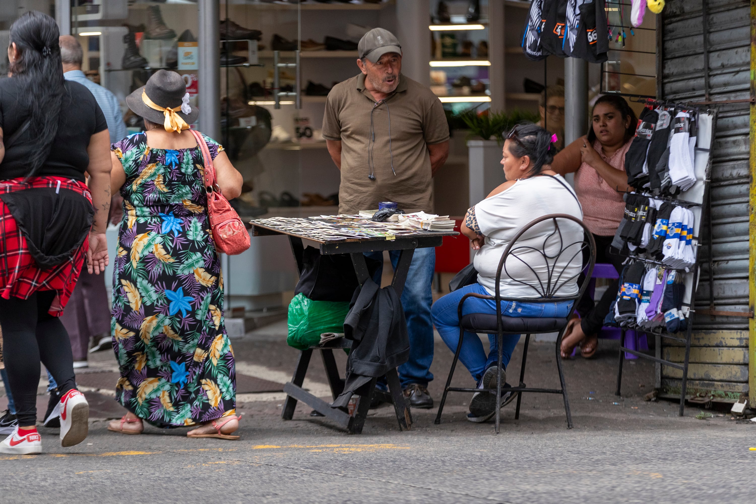 24/11/2023, San José, Avenida Central, recorrido para ver como están las ventas de loteria nacional y las compras navideñas de este año.