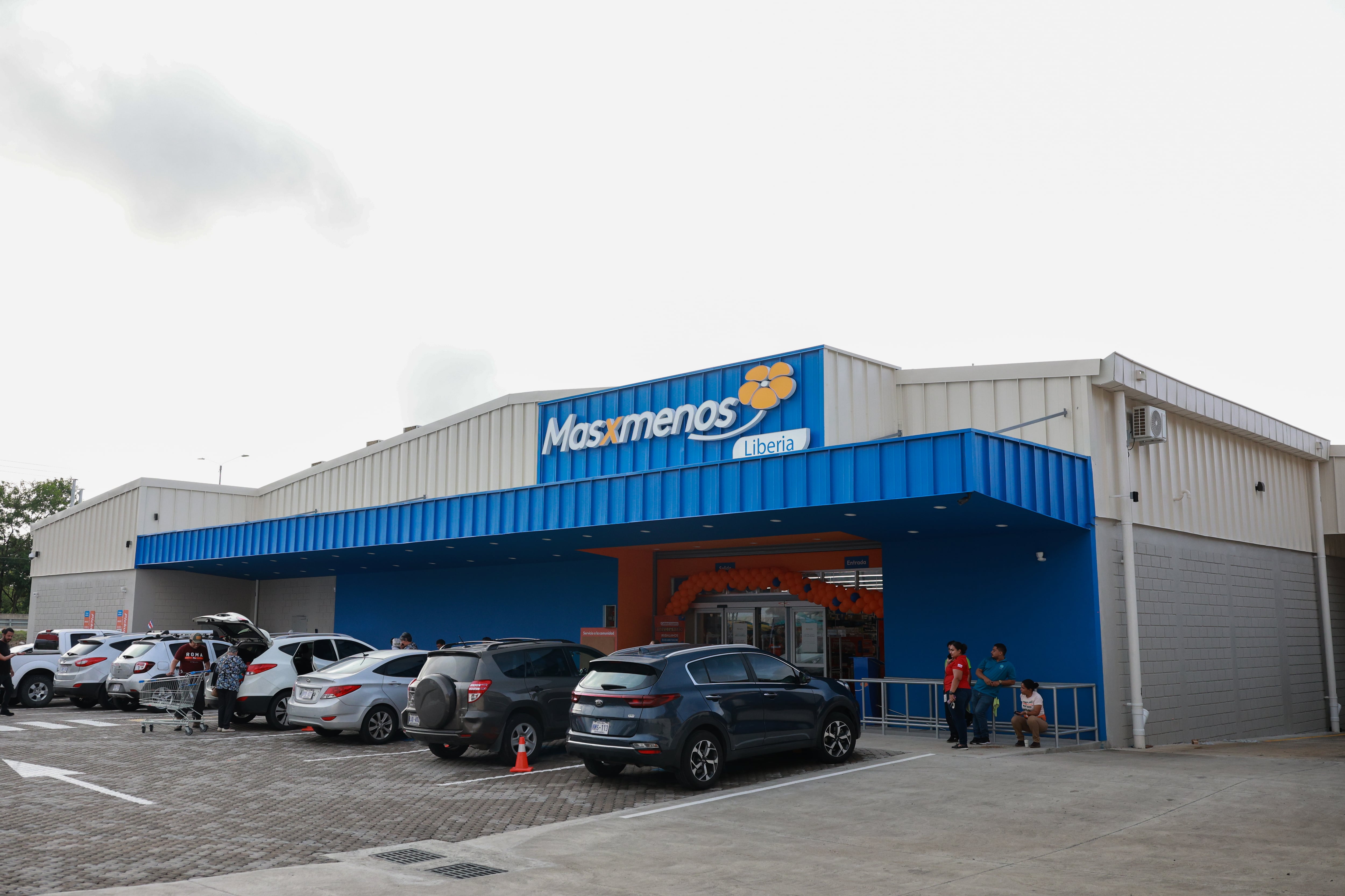 Nuevas tiendas ofrecen productos accesibles, generan empleo y están diseñadas con estándares sostenibles.