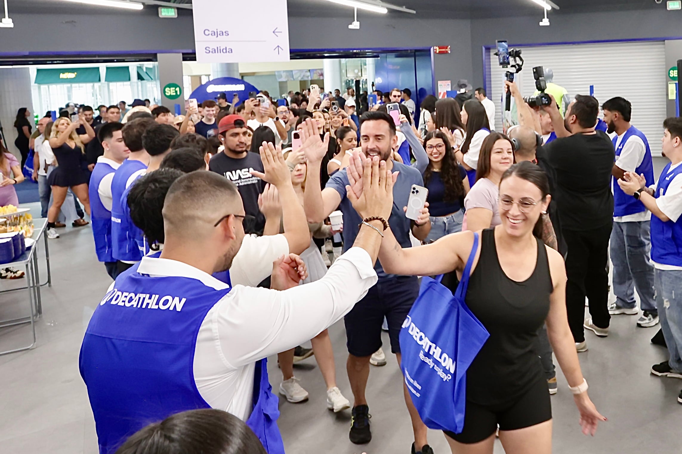 Inauguración tienda Decathon Escazu