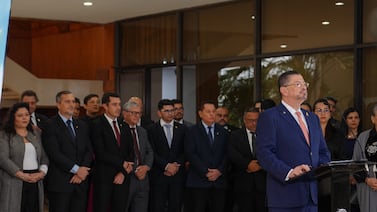 ¿De qué se trata la póliza que Hacienda contratará para blindar al presidente y el gabinete?