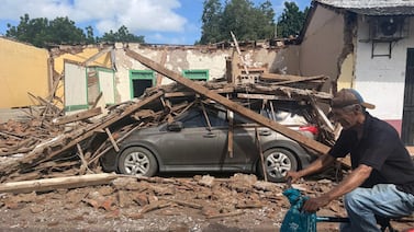 Panamá comienza a recoger escombros aún con temor tras potente sismo