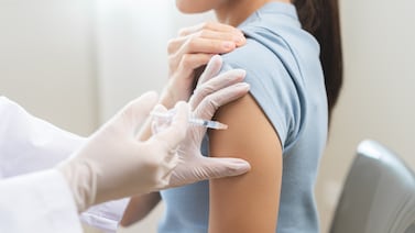Donald Trump promueve modificar el esquema de vacunas pediátricas pese al rechazo del sector médico