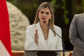 Laura Fernández presenta proyectos de ley para aumentar la protección policial y destruir pistas clandestinas