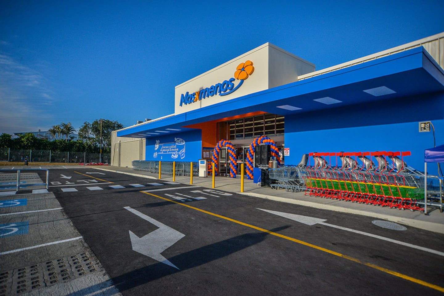 Masxmenos: analizamos cómo el pionero de los supermercados en Costa Rica quedó atrapado en el limbo