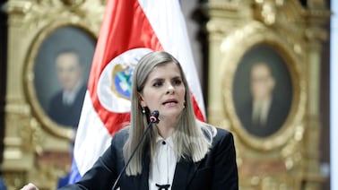 Confrontación, seguridad y cambios de discurso: así han sido los primeros 100 días del gobierno de Laura Fernández