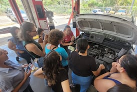 ‘Dueñas del Volante’: el programa gratuito que educa y empodera a mujeres en mecánica automotriz