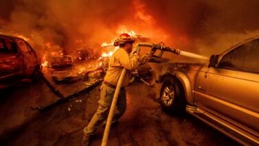 Incendio en Los Ángeles avanza sin control
